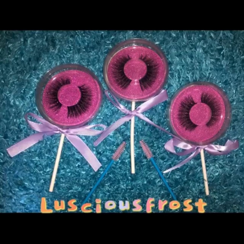 Lashes - Picture 4 of 5